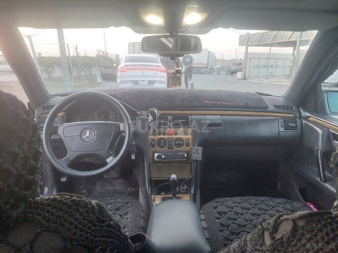 Mercedes E 230 1996, 334,000 km - 2.3 l - Bakı