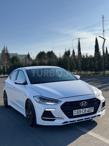 Hyundai Elantra 2017, 161,000 km - 1.6 l - Salyan