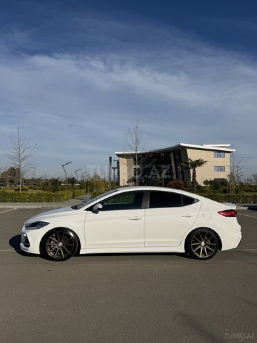 Hyundai Elantra 2017, 161,000 km - 1.6 l - Salyan