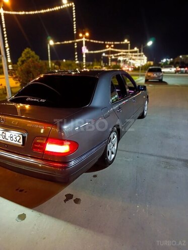 Mercedes E 200 1998, 450,000 km - 2.0 l - İsmayıllı