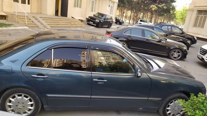 Mercedes E 220 1999, 330,000 km - 2.2 l - Bakı