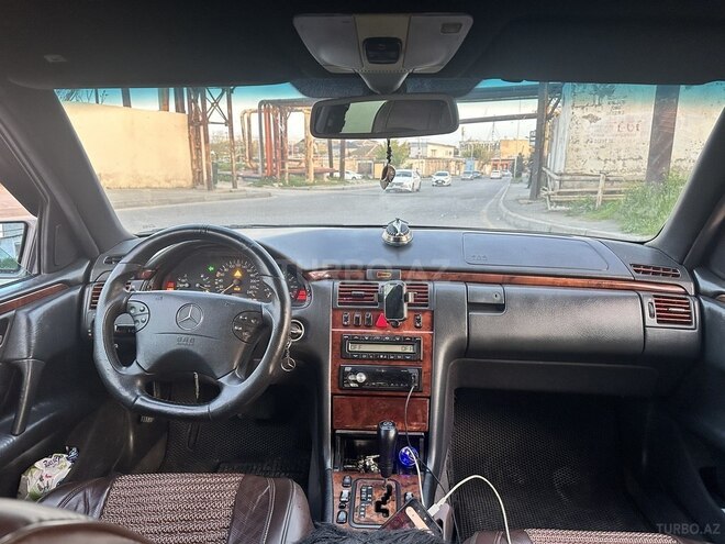 Mercedes E 200 1998, 450,000 km - 2.0 l - İsmayıllı