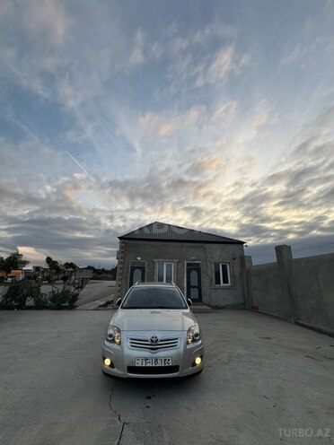 Toyota Avensis 2008, 348,000 km - 2.0 л - Quba
