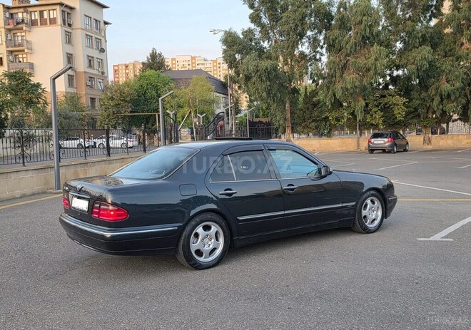 Mercedes E 240 2001, 258,000 km - 2.4 l - Bakı