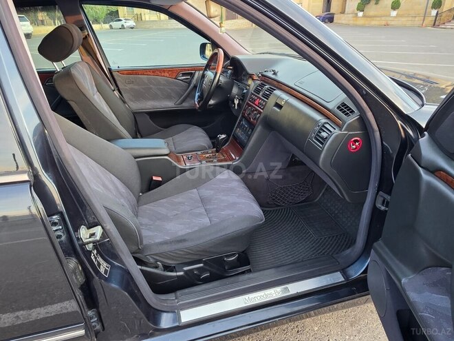 Mercedes E 240 2001, 258,000 km - 2.4 l - Bakı