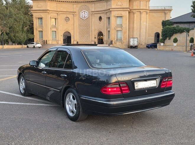 Mercedes E 240 2001, 258,000 km - 2.4 l - Bakı