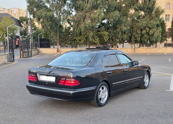 Mercedes E 240 2001, 258,000 km - 2.4 l - Bakı