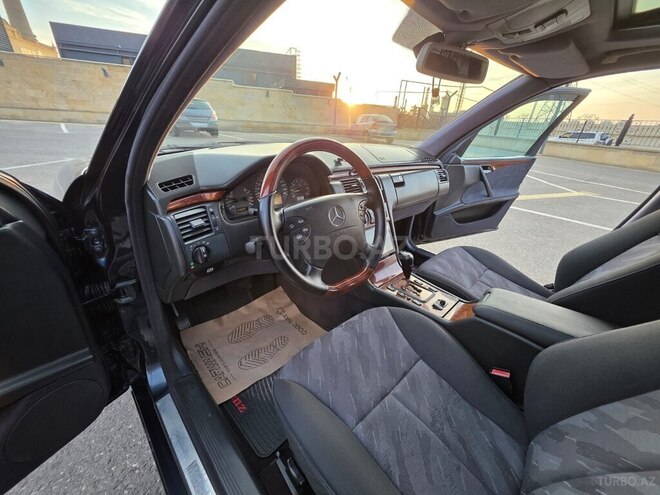 Mercedes E 240 2001, 258,000 km - 2.4 l - Bakı