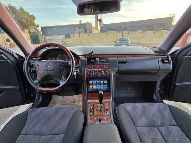 Mercedes E 240 2001, 258,000 km - 2.4 l - Bakı