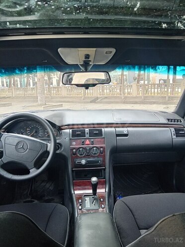 Mercedes E 230 1995, 438,000 km - 2.3 l - Bakı
