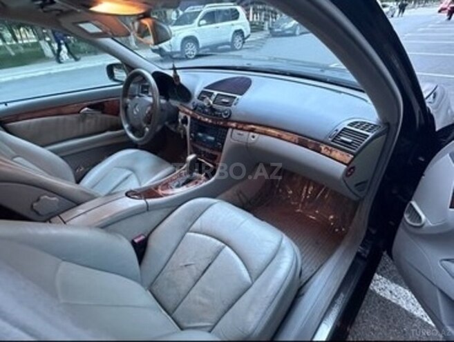 Mercedes E 240 2003, 364,000 km - 2.6 l - Sumqayıt