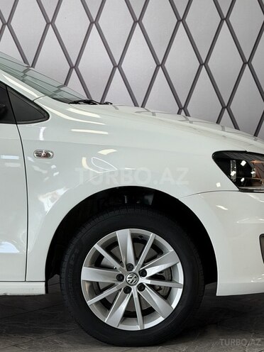 Volkswagen Polo 2018, 52,500 km - 1.6 л - Bakı