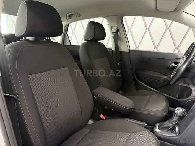 Volkswagen Polo 2018, 52,500 km - 1.6 л - Bakı