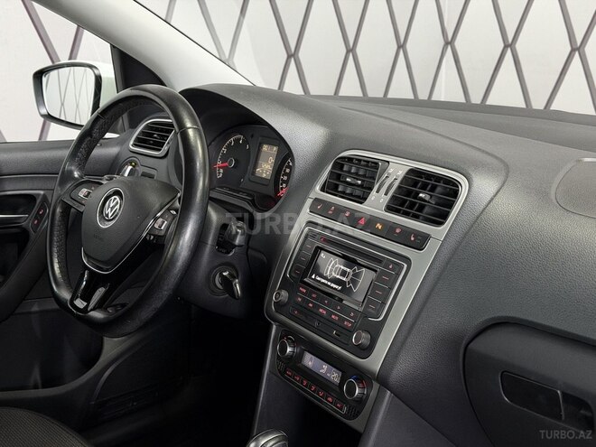 Volkswagen Polo 2018, 52,500 km - 1.6 л - Bakı