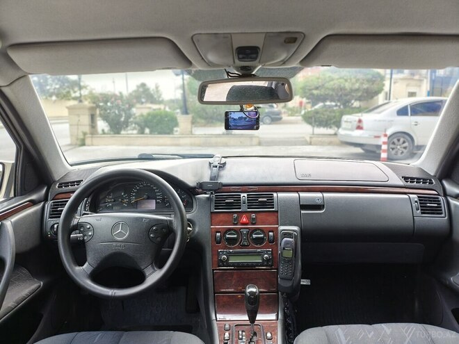 Mercedes E 270 2001, 409,250 km - 2.7 l - Bakı