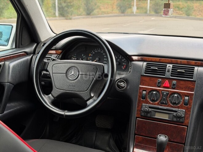 Mercedes E 240 1998, 252,000 km - 2.4 l - Gəncə