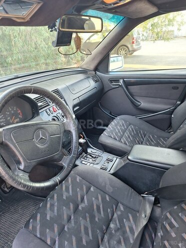 Mercedes E 200 1998, 235,600 km - 2.2 l - Bakı