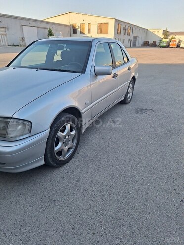 Mercedes E 200 1998, 235,600 km - 2.2 l - Bakı