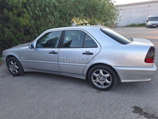 Mercedes E 200 1998, 235,600 km - 2.2 l - Bakı
