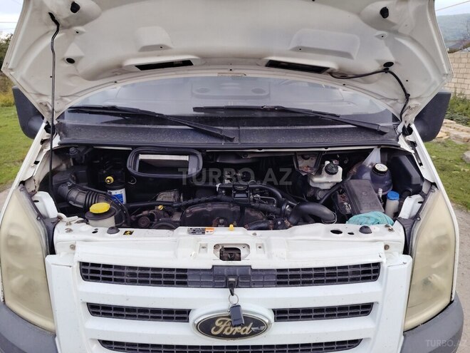 Ford Transit 2010, 390,000 km - 2.4 л - Quba
