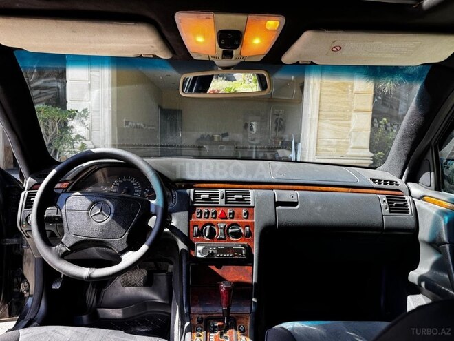 Mercedes E 240 1998, 251,000 km - 2.4 l - Bakı