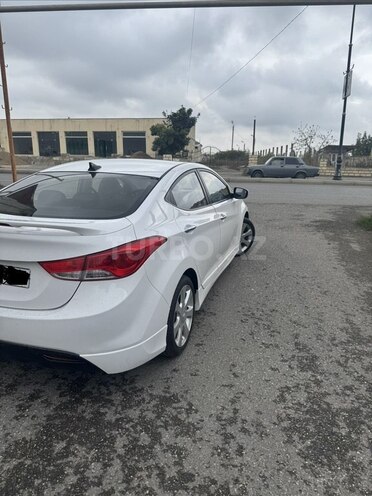 Hyundai Elantra 2011, 115,000 km - 1.6 l - Quba