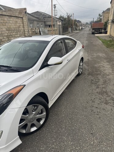 Hyundai Elantra 2011, 115,000 km - 1.6 l - Quba