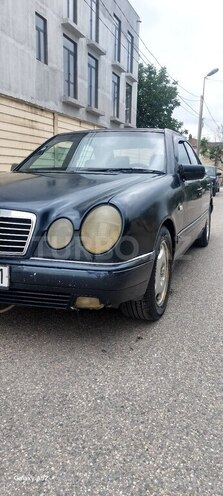 Mercedes E 230 1996, 350,000 km - 2.3 l - Quba