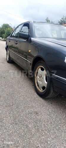 Mercedes E 230 1996, 350,000 km - 2.3 l - Quba