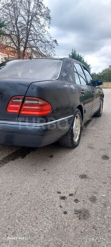Mercedes E 230 1996, 350,000 km - 2.3 l - Quba