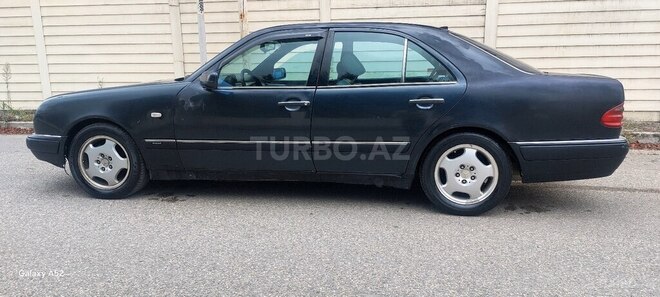 Mercedes E 230 1996, 350,000 km - 2.3 l - Quba