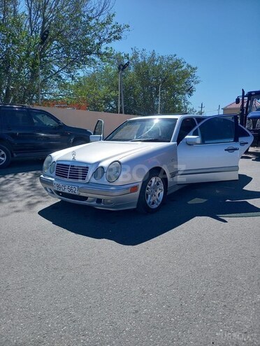 Mercedes E 240 1999, 528,888 km - 2.4 l - Beyləqan