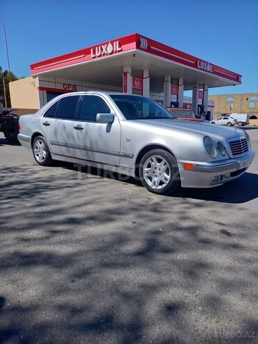 Mercedes E 240 1999, 528,888 km - 2.4 l - Beyləqan