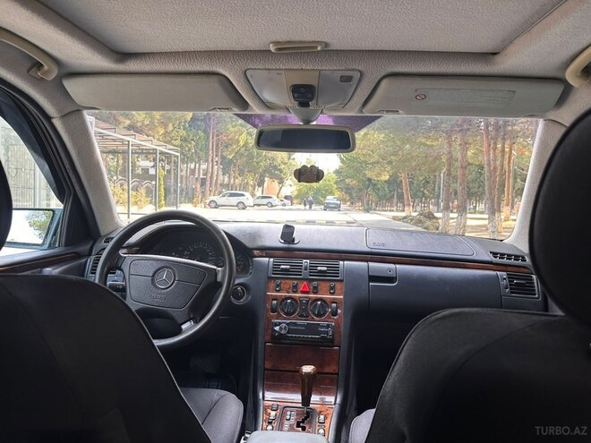 Mercedes E 240 1999, 350,000 km - 2.4 л - Sumqayıt