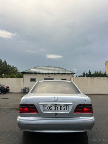 Mercedes E 220 2000, 302,000 km - 2.2 l - Ağcabədi