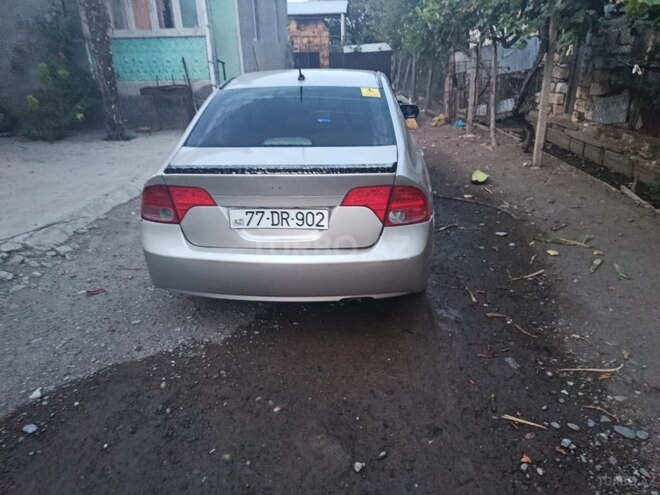 Honda Civic 2008, 80,000 km - 1.3 л - Qazax