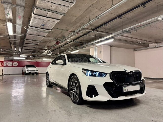 BMW 520 2025, 8,900 km - 2.0 л - Bakı