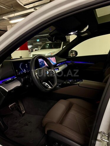 BMW 520 2025, 8,900 km - 2.0 л - Bakı