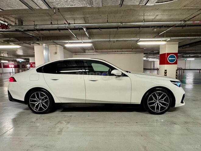 BMW 520 2025, 8,900 km - 2.0 л - Bakı