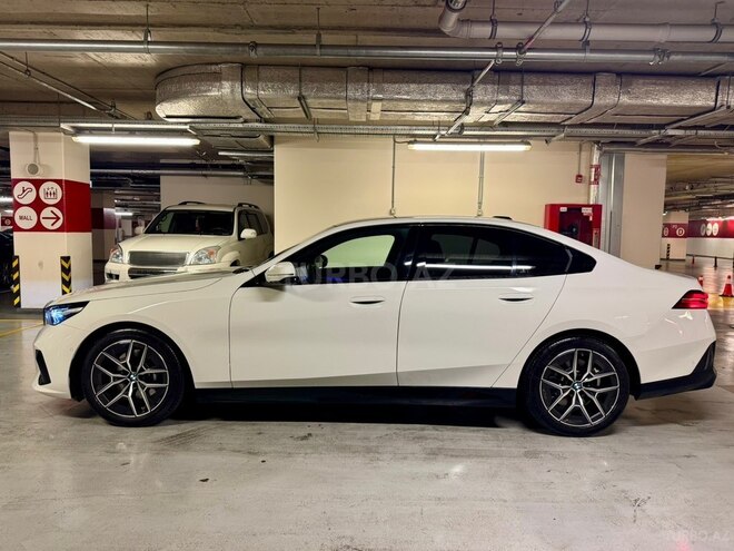BMW 520 2025, 8,900 km - 2.0 л - Bakı