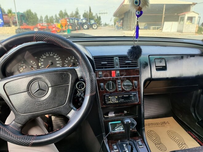 Mercedes 190 1993, 250,000 km - 1.8 l - Şirvan