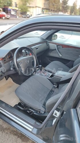 Mercedes E 270 2001, 514,387 km - 2.7 l - Bakı