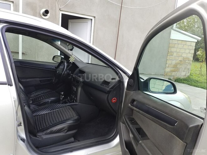 Opel Astra 2006, 390,000 km - 1.9 l - Quba