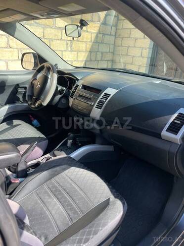 Mitsubishi Outlander 2006, 300,000 km - 3.0 l - Bakı