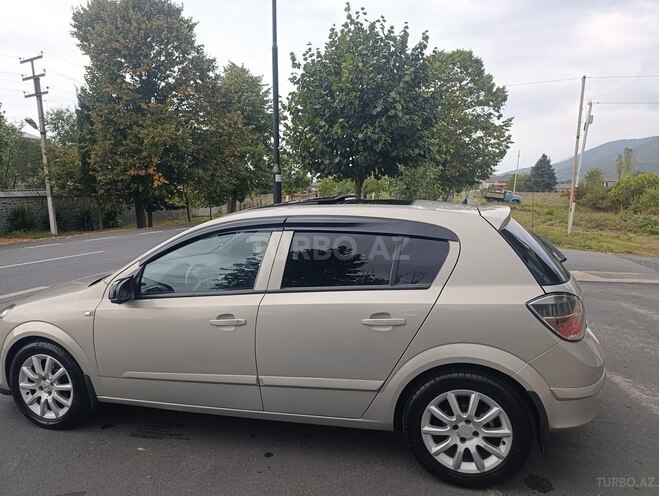Opel Astra 2006, 266,000 km - 1.4 l - Qax