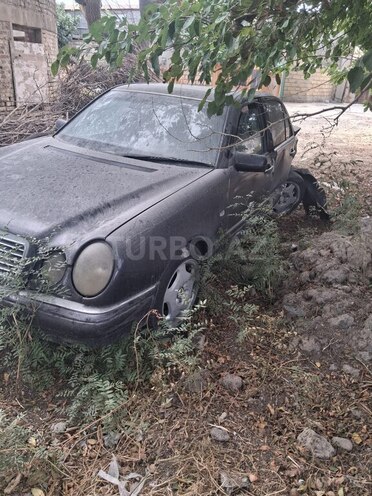 Mercedes E 220 1998, 666,600 km - 2.2 l - Sumqayıt