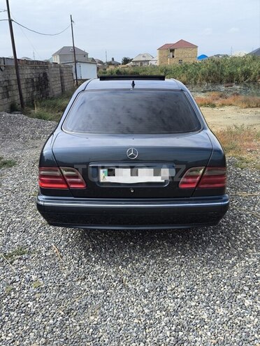 Mercedes E 270 2001, 450,000 km - 2.7 l - Sumqayıt