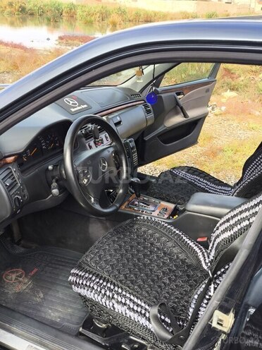 Mercedes E 270 2001, 450,000 km - 2.7 l - Sumqayıt