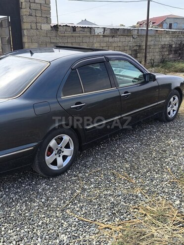 Mercedes E 270 2001, 450,000 km - 2.7 l - Sumqayıt