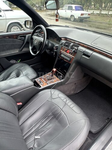 Mercedes E 240 2000, 160,000 km - 2.4 l - Şirvan